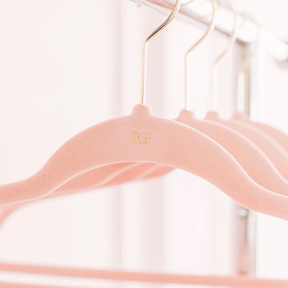 velvet_hanger_